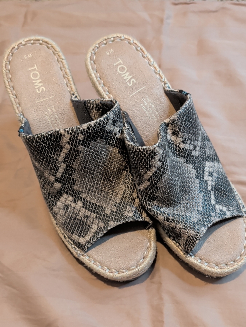 Toms Snake-Print Wedge Slides in Black and Gray